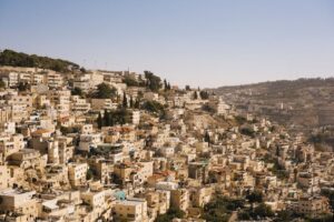 הטבות לתושבי ירושלים: מדריך מקיף על השכר וההנחות הזמינות