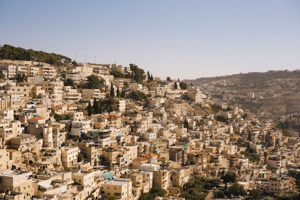 הטבות לתושבי ירושלים: מדריך מקיף על השכר וההנחות הזמינות