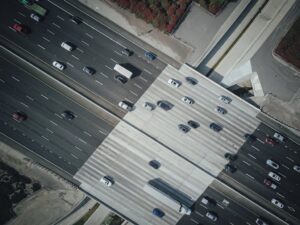 עומסי תנועה בירושלים: גורמים ופתרונות אפשריים